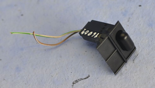 VW Passat 3B B5 (96-00) Sonnen Lcht Sensor Armaturenbrett oben #16009-B8