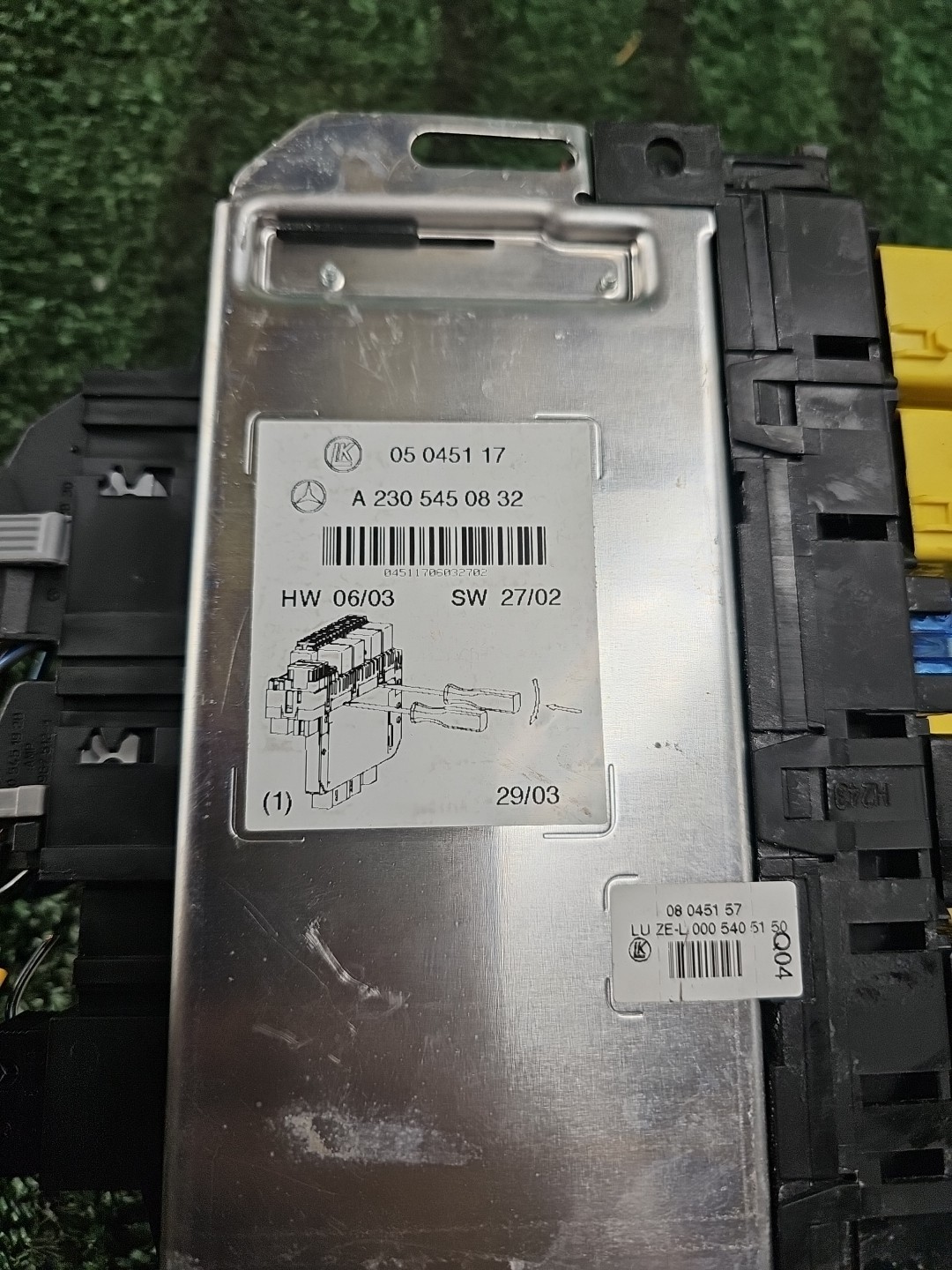 03-12 Mercedes R230 SL500 SL600 Front Left Fuse Box Control Module Oem
