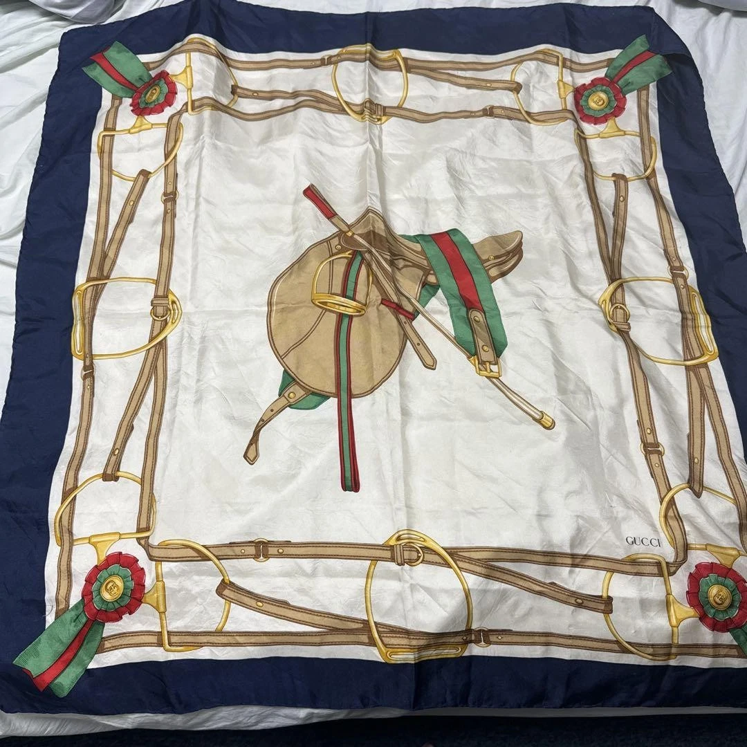 Grande écharpe Gucci en soie du Japon