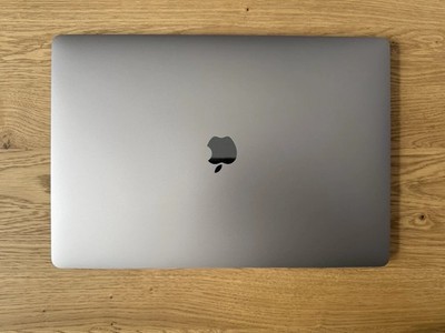 Apple MacBook Pro 16 2019 I9 9. Gen 16GB 1TB SSD Grau