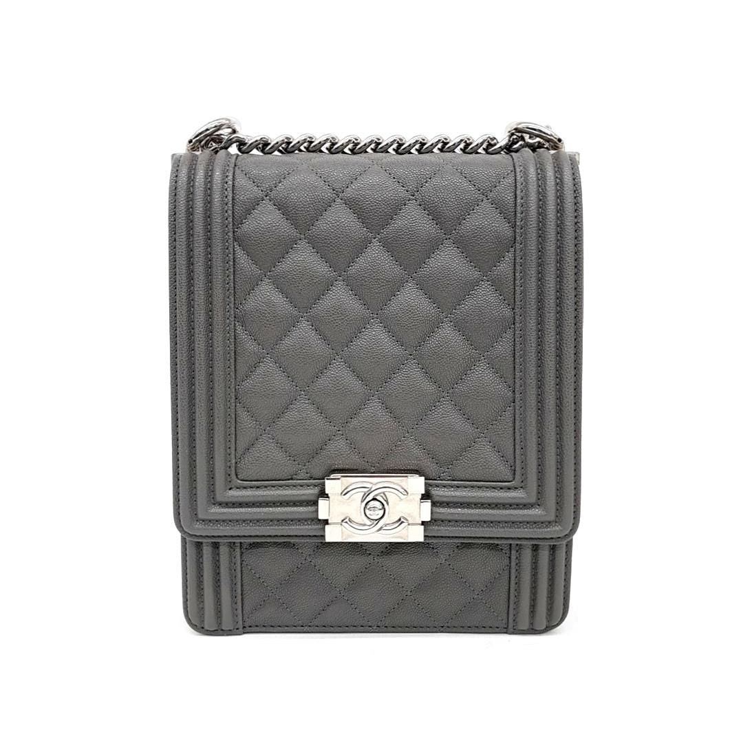 ショルダーバッグ・ポシェット × ヴィンテージ(中古) Chanel Caviar Boy Flap Bag AS0130 Chanel Caviar Boy Flap Bag As0130 | eBay