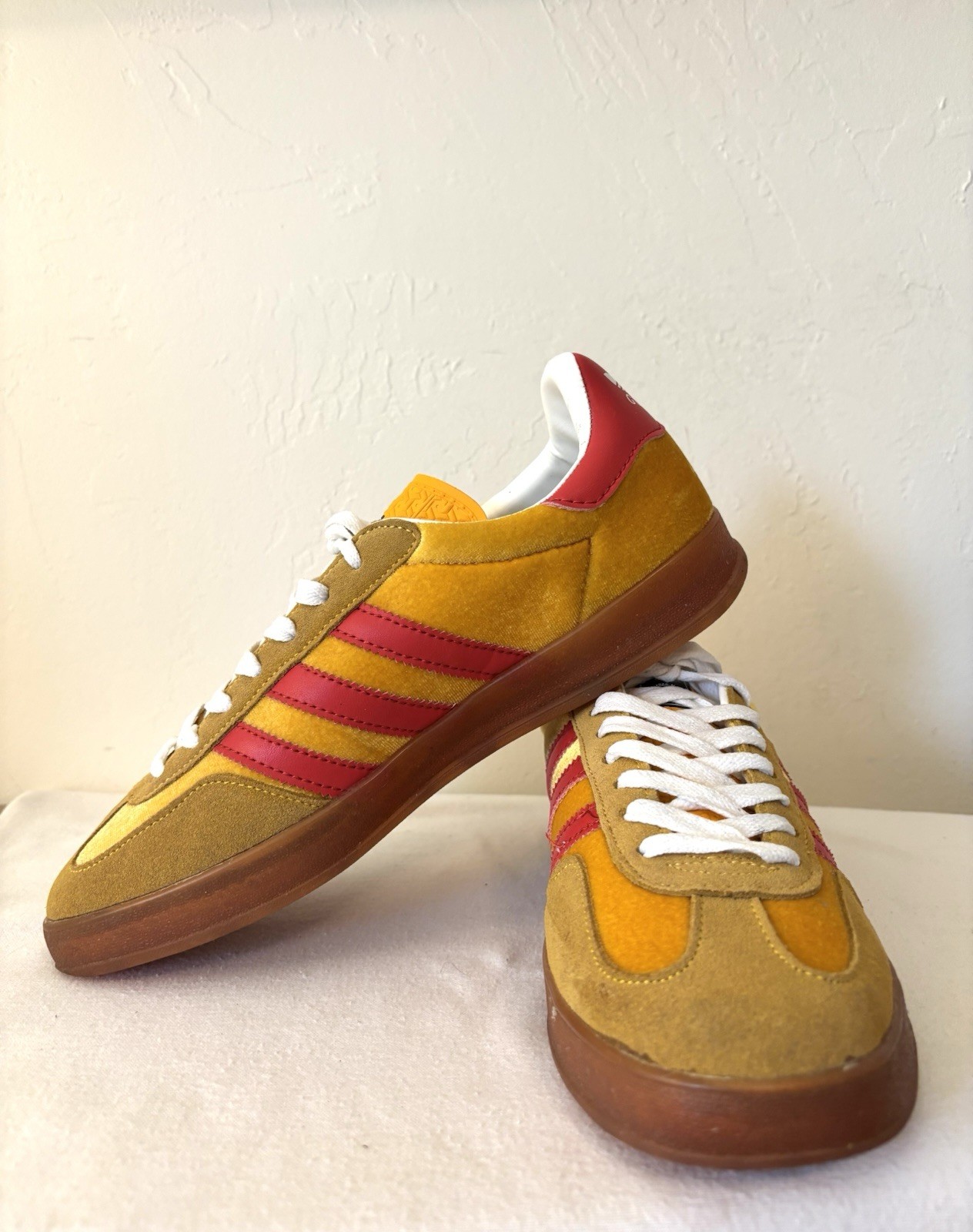 Vintage Men's Adidas x Gucci Gazelle Sneaker Yellow Red White Laces Rare Sz 10