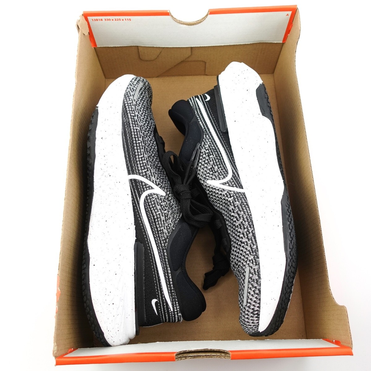 Nike ZoomX Invincible Run Flyknit Black White Oreo Mens 7  display picture 3