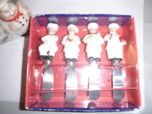 NEW Chef Salt & Pepper Shakers Set With 4 Spreaders - Picture 5 of 11