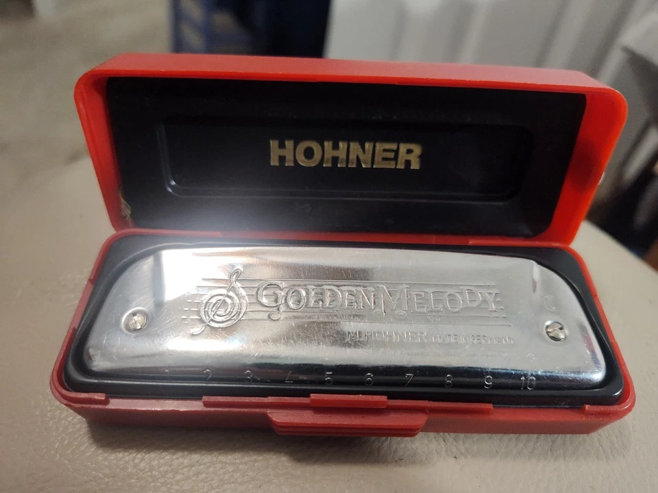 Armónica vintage Hohner melodía dorada con estuche papeles llave de do Foto 2 de 4