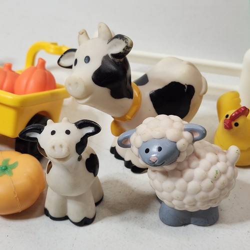 Fisher Price Little People Farmyard Red & White Barn with Silo from 1995 - Picture 6 of 17