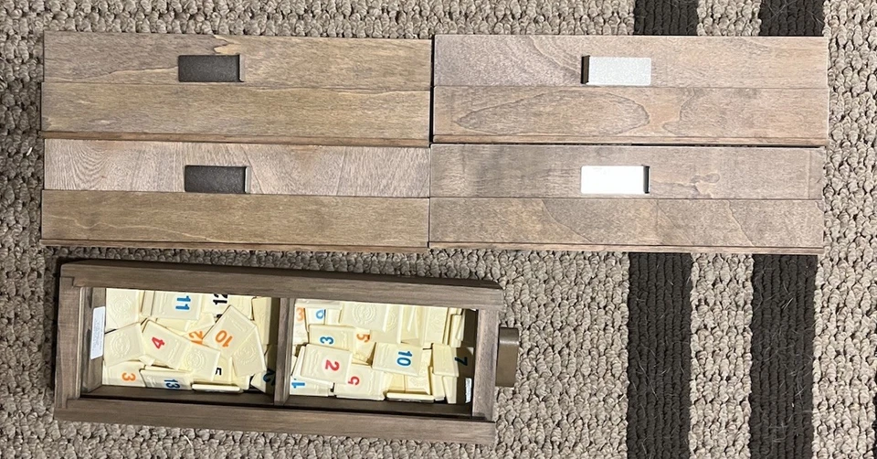 NUEVO - OB - Estuche de almacenamiento de madera Rummikub edición vintage clásico porche delantero Foto 4 de 4