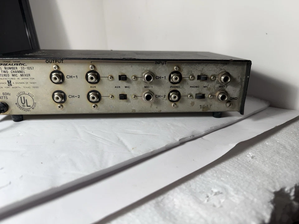 Mezclador de micrófono estéreo realista de dos canales modelo 32-1100 equipo de audio vintage Foto 4 de 4