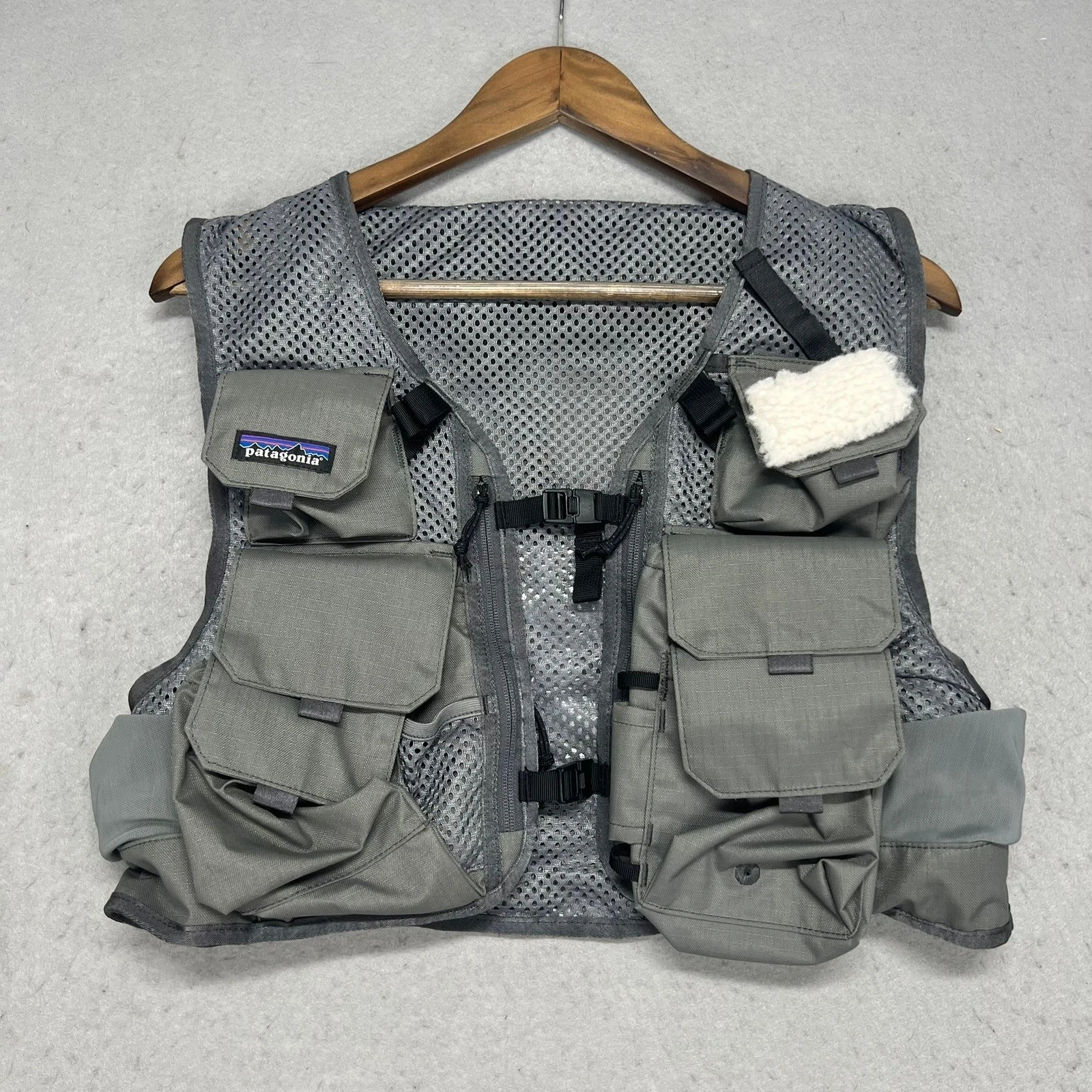 Patagonia Stealth Fly Fishing Vest Noble Grey Reversible Mesh Mens Small EUC