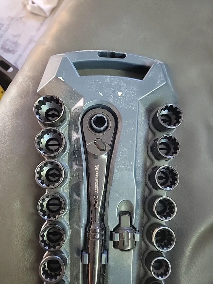 Crescent 20 Piece Socket Wrench Set X6 + 3/8 in Drive -Pass Through Metric + SAE - Image 4 of 4
