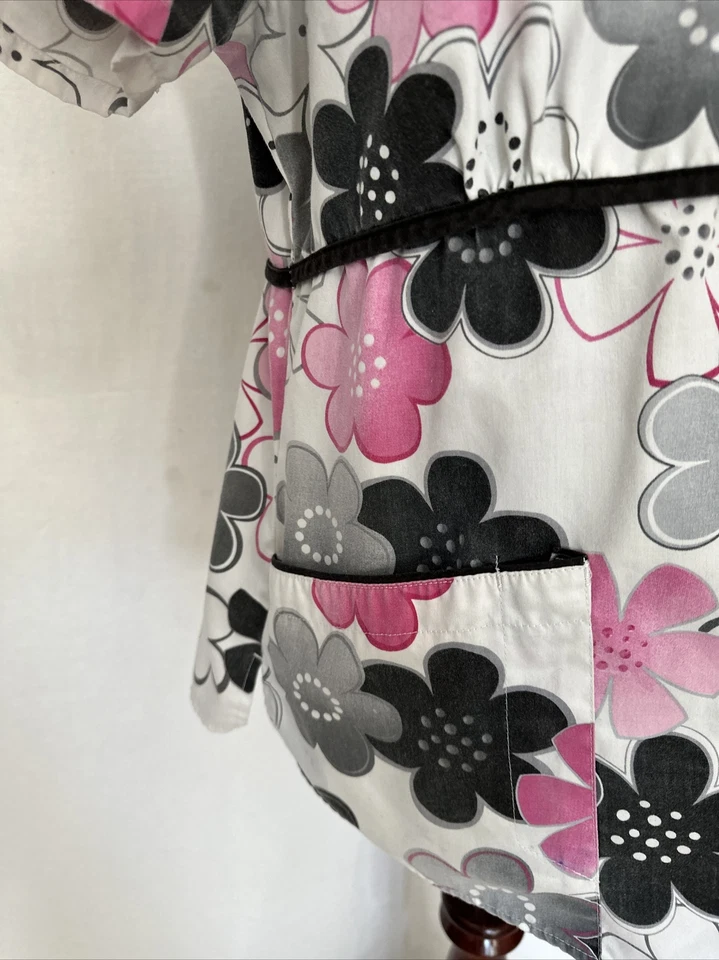 Lot of 2 SB Scrubs Woman’s Size Small Floral Breast Cancer Heart Scrub Top - Image 4 of 4