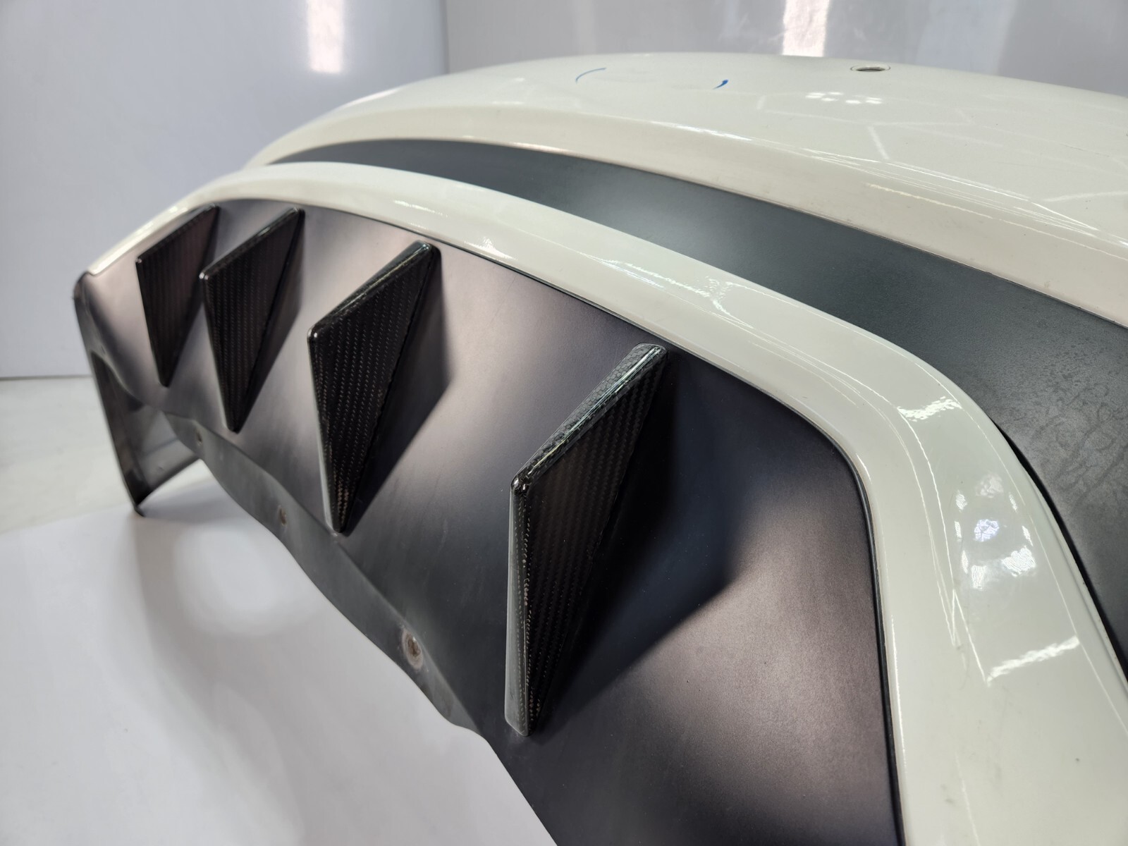 ✅13-19 OEM Maserati GranTurismo Rear Bumper Cover Bianco Eldorado Carbon Fins*