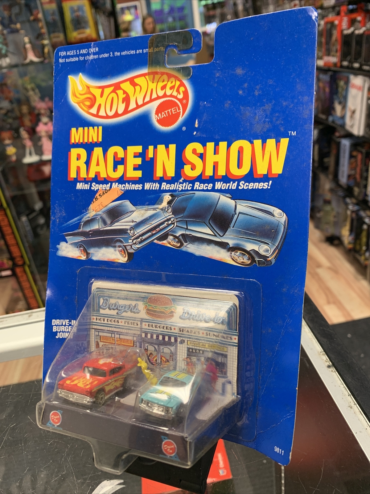 Vintage Drive In Burger Joint 9811 (Hot Wheels, Mini Race N Show Playpack)