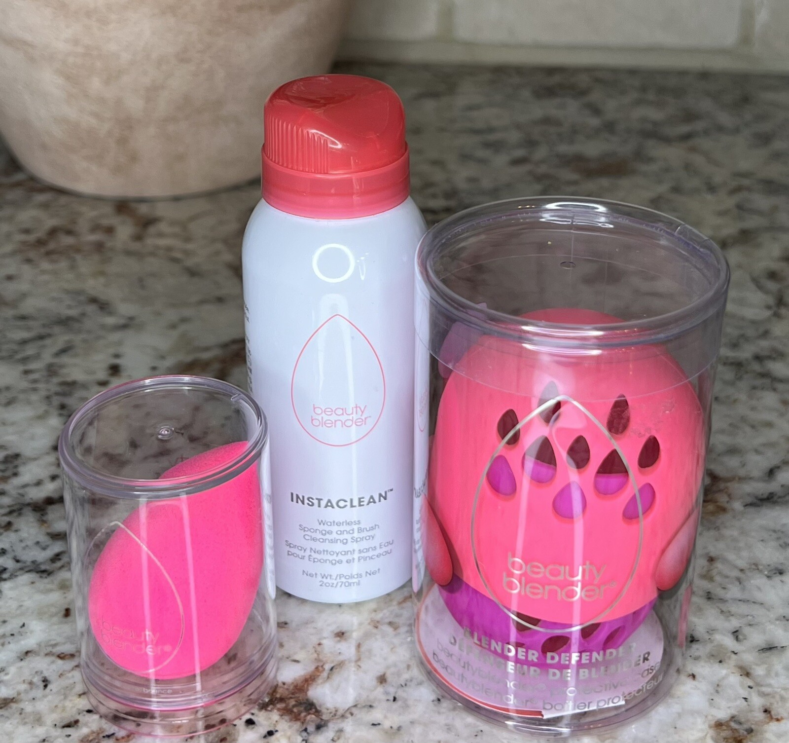 BEAUTY BLENDER Makeup Sponge/ Case And Instaclean-image