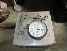 station display clock