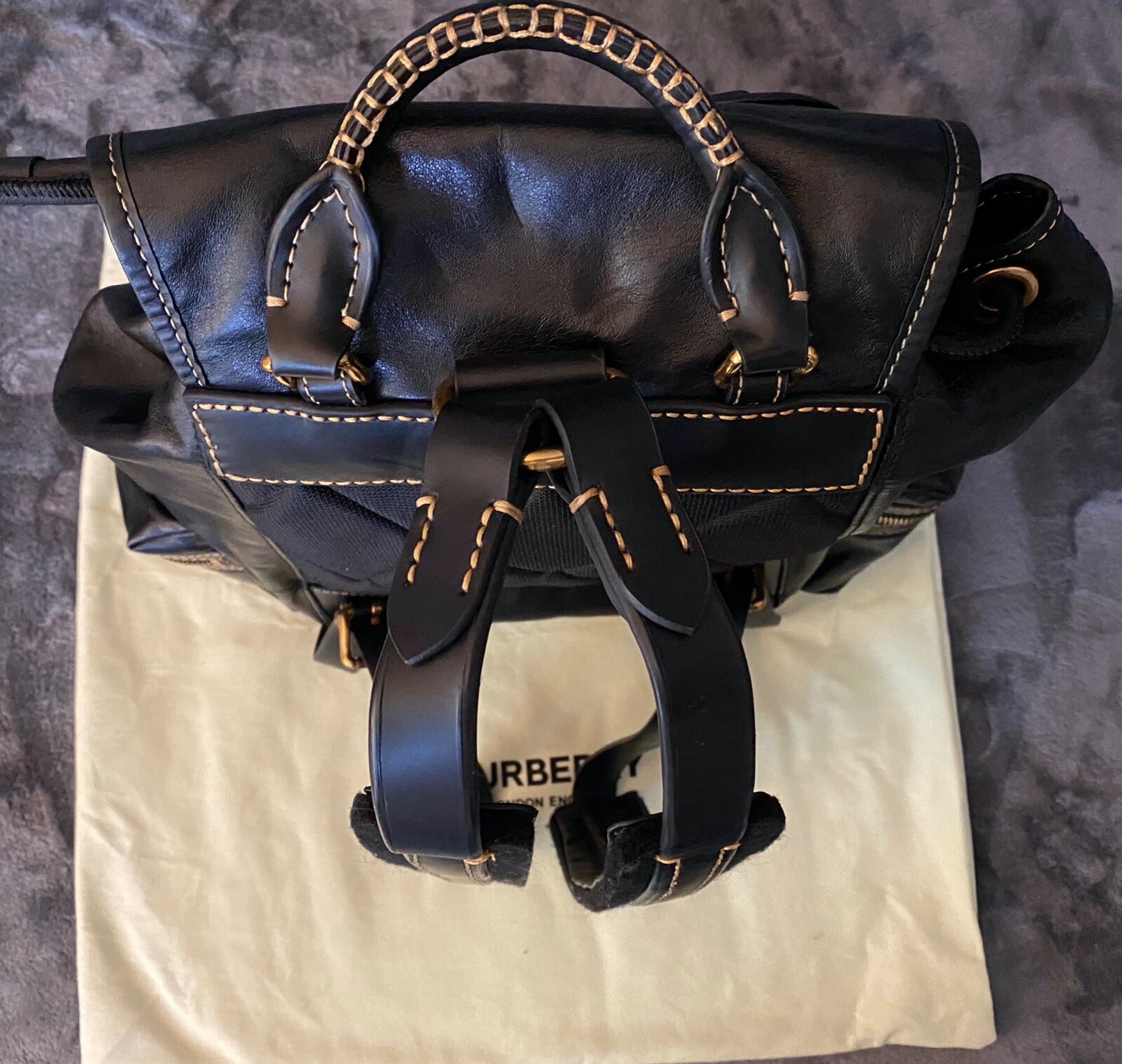 100percent  Authentic Black Leather Burberry Nap sac Unisex image 3