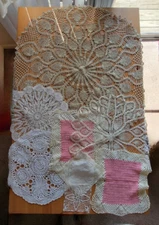 Lot of 8 lace table decorations