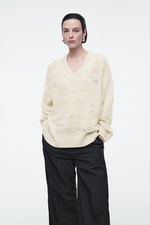 Neu COS hellbeiger Relaxed Pullover mit V-Aus...