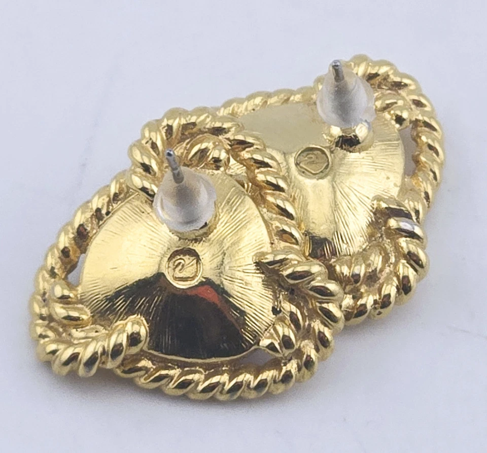 Conjunto de aretes Swarovski perforados enchapados en oro con bisel de cuerda texturizada piedras azules Foto 4 de 4