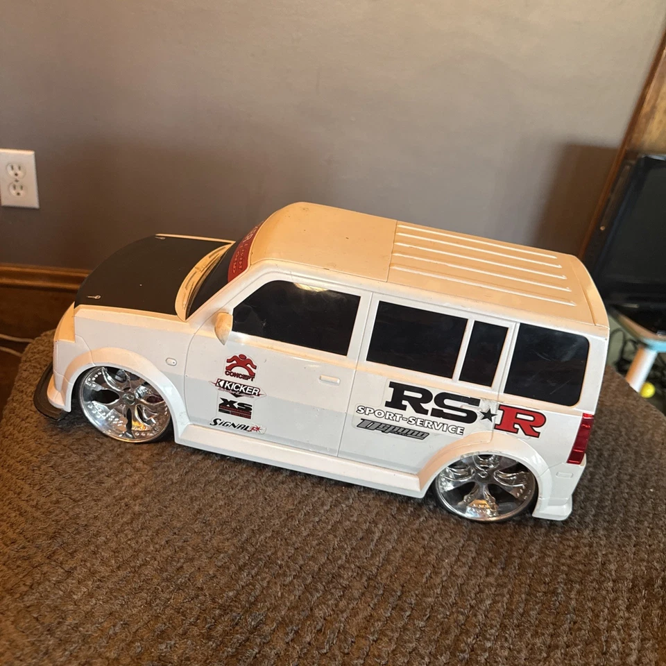 Jada 1:10 Scion Toyota xB HUGE 17" R/C *no remote* car only Plastic Toy - Image 3 of 4