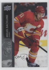 2021-22 Upper Deck Series 2 Clear Cut Mikael Backlund #275 1o3