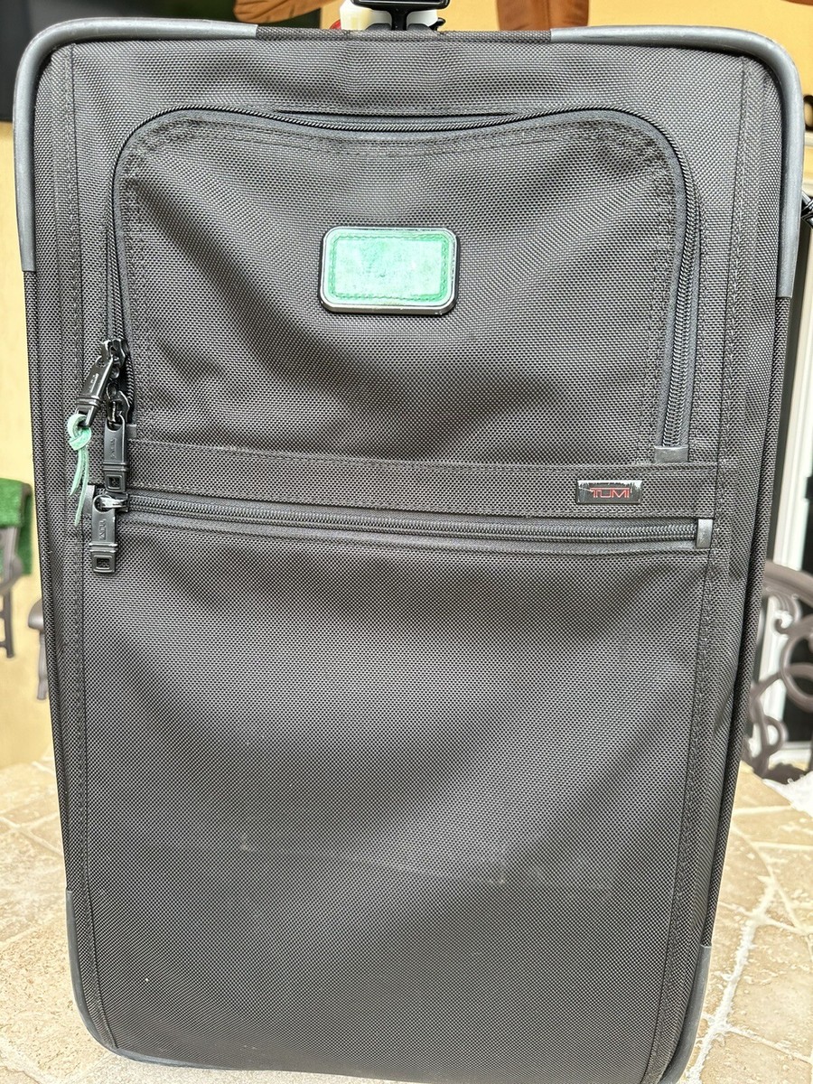 Tumi Alpha 2 Continental Expandable 2 Wheeled Carry-On Black Tumi Alpha 2 Continental Expandable 2 Wheeled Carry-On Black