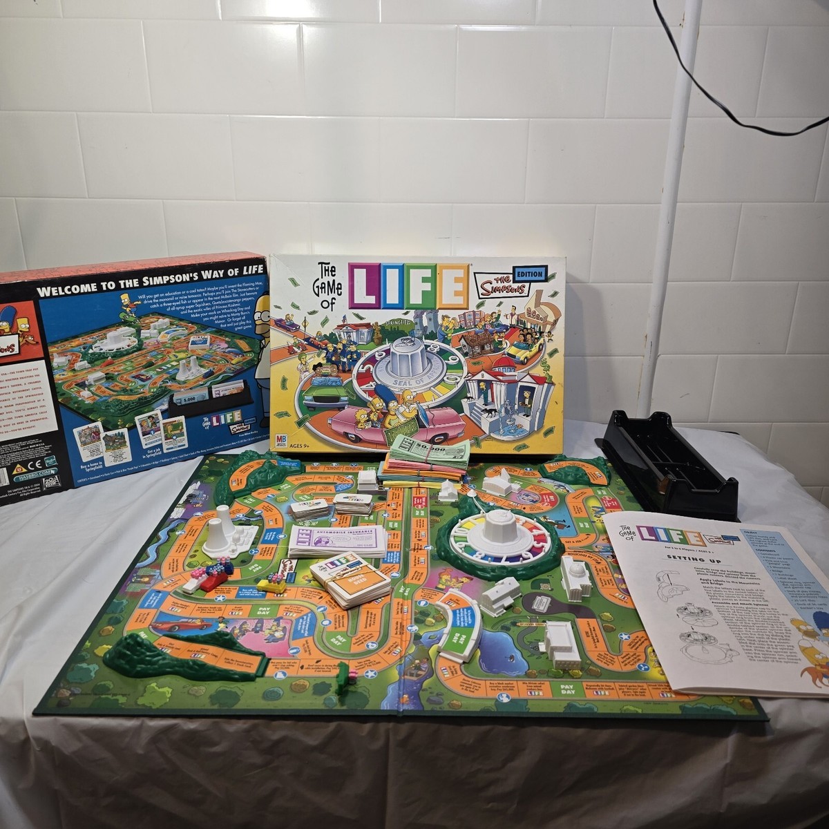 Hasbro Milton Bradley The Game Of Life 