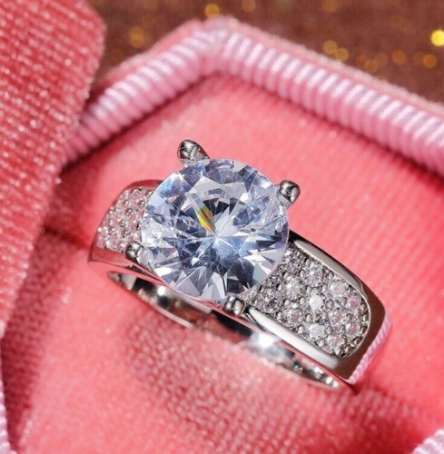 Stunning 2.50Ct Round Cut Simulated Diamond Wedding Ring 14K White Gold Plated