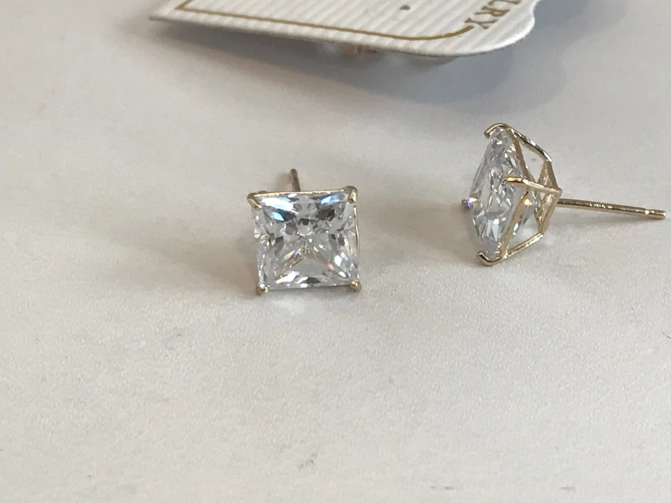 14K SOLID YELLOW GOLD STUD EARRINGS W/ 3 CT SIMULATED DIAMONDS PRINCESS CUT - Image 2 of 3