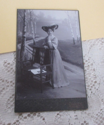 um 1910 Jugendstil Photo Walter Herold MARIENBERG : sächs. Mädchen am Stuhl