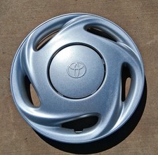 Toyota Corolla Hubcap 1998-2000 Pn 42621 Ab010 61097 Repainted