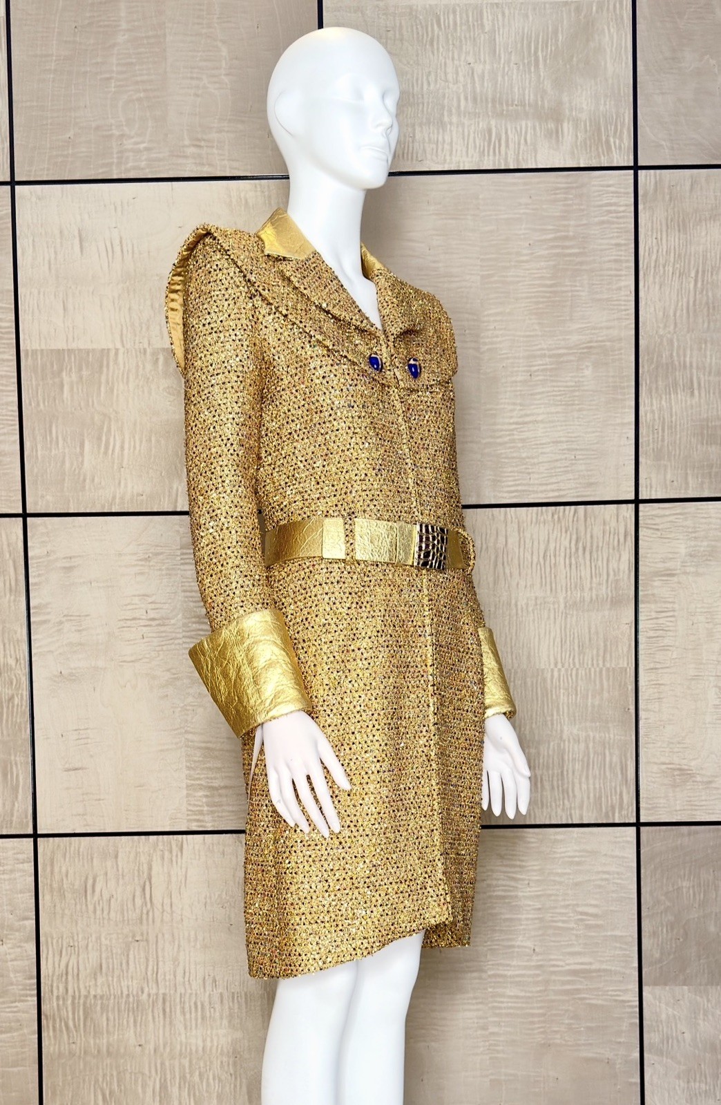 RARE COLLECTORS GOLD CHANEL COAT  BY KARL LAGERFELD MÉTIERS D´ART 2018  :36 image 2