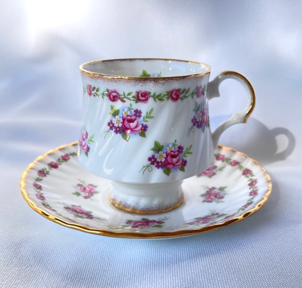 Vintage Elizabethan Fine Bone China Small Pink Roses Tea Cup & Saucer England