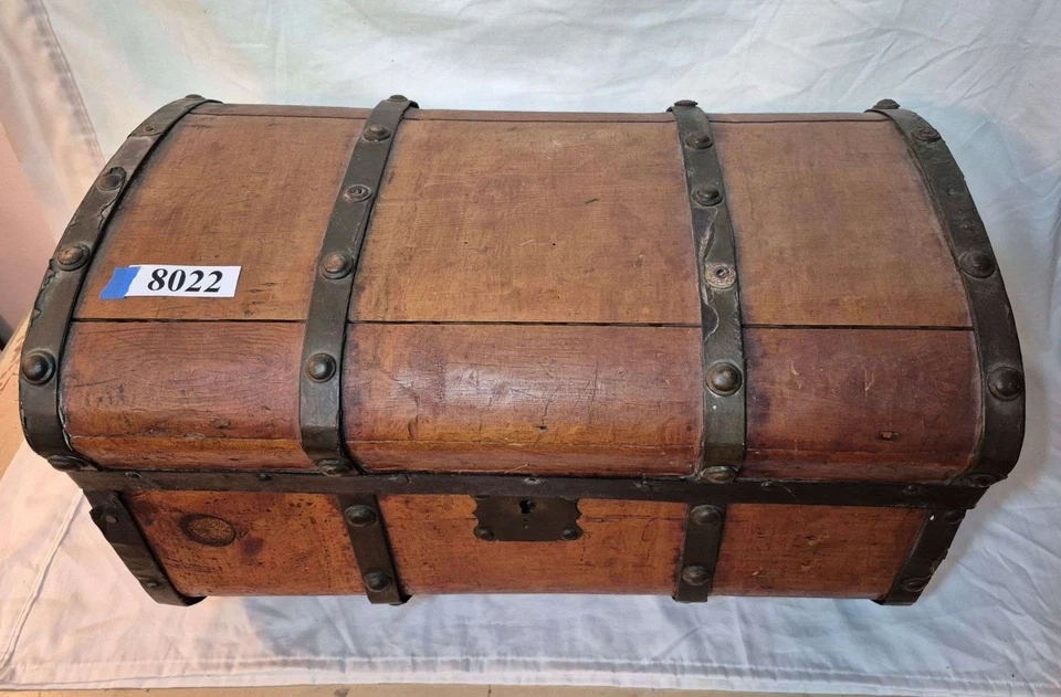 Antique Early Ohio Primitive Hand Crafted Wooden Stage Coach Trunk - Image 3 of 4