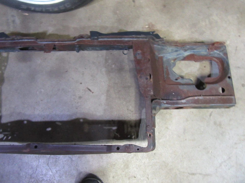 Pontiac Bonneville 1983 radiador delantero núcleo soporte montaje marco conjunto Foto 3 de 4