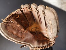 Vintage Spalding Baseball Glove Soft Leather Classic Collectible Well-Worn