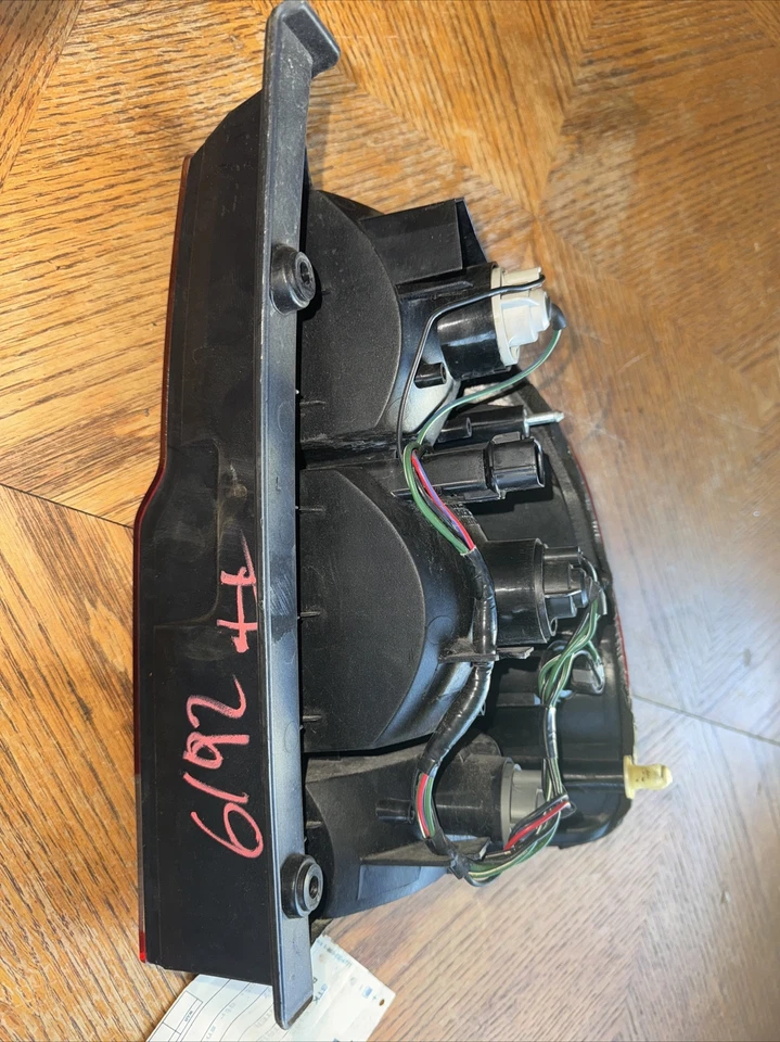 Luz trasera izquierda Mitsubishi Montero Sport 1997 Foto 3 de 4