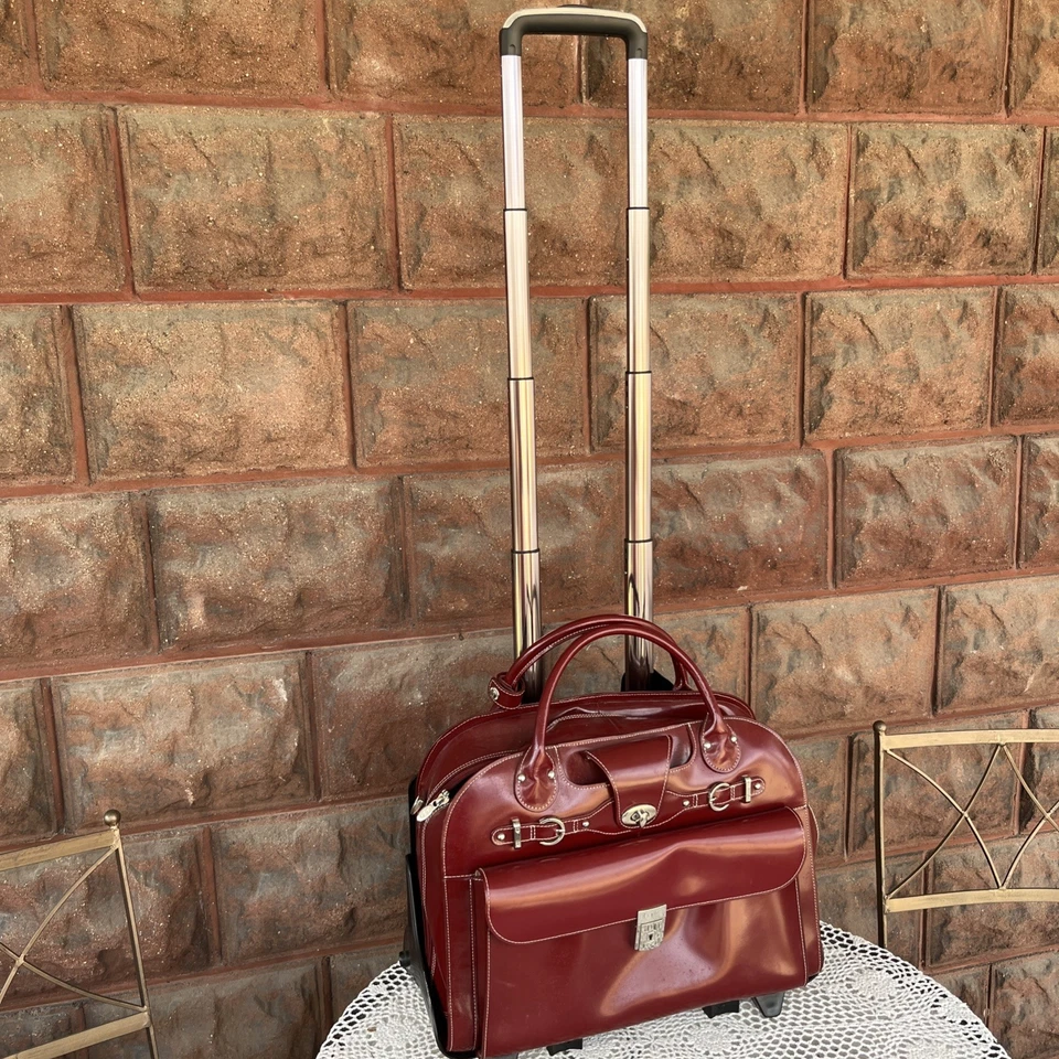 McKlein Edgebrook 15.6 英寸红色皮革女士轮式笔记本电脑公文包 96316 NOS — 第 2/4 张图片