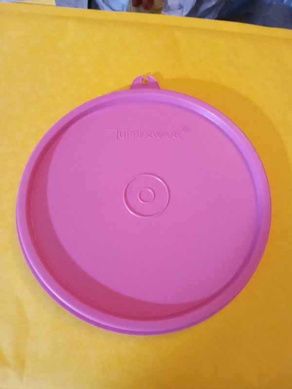  Tupperware Round Replacement Lid Pink 238-3 with tab B Very Good Condition 