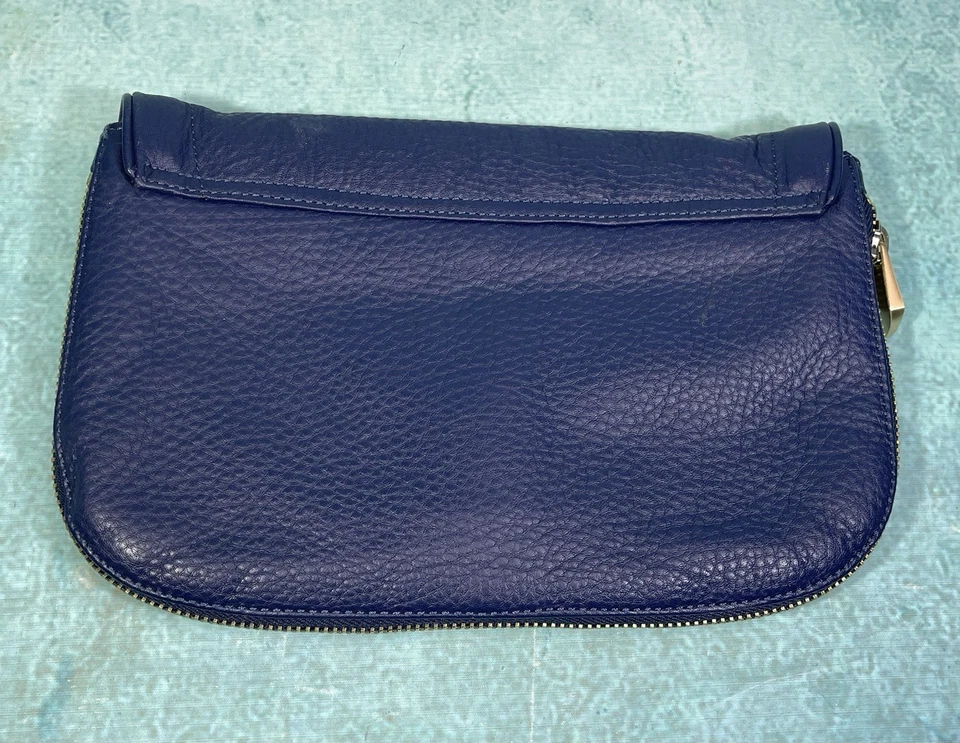 Pour La Victoire 手包 软蓝色皮革 金色拉链 复古 完好 — 第 4/4 张图片