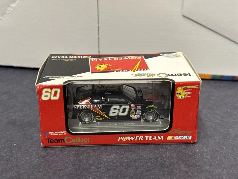 Geoffrey Bodine #60 Power Team 2000 1:64 NASCAR Team Calibre Diecast NUEVO Foto 3 de 4
