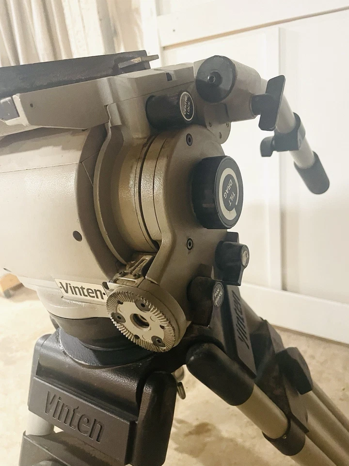 Cabezal, trípode y carretilla Vinton Vision 30 panorámica e inclinable Foto 4 de 4