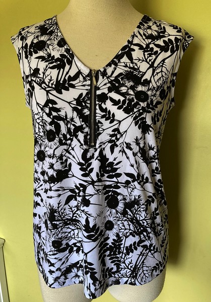 Womens Sleeveless Blouse Top Stretch Black White Floral Print Rockmans Size XS 8