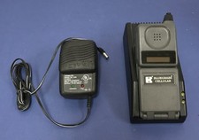 VINTAGE COLLECTIBLE MOTOROLA DIGITAL PERSONAL COMMUNICATOR W/ CHARGER