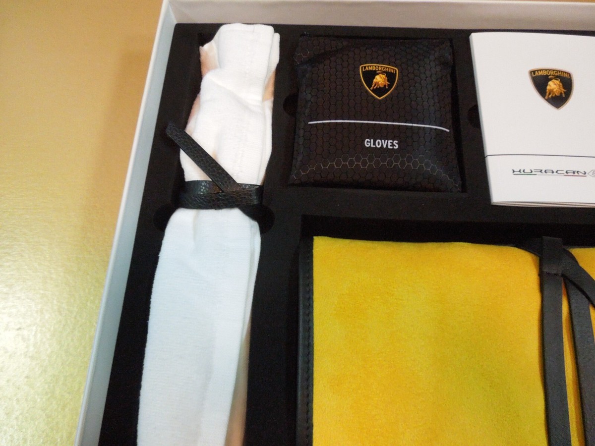 Lamborghini Huracan 洗車キッド GENUINE LAMBORGHINI HURACAN EVO WELCOME KIT,ADAPTER,DETAIL