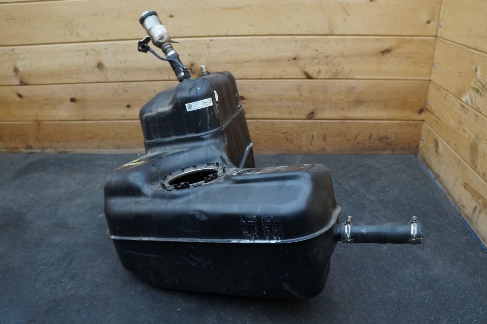 Right Gasoline Gas Fuel Tank Assembly 4T8201022D OEM Lamborghini Huracan 2015