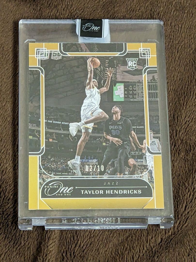 2023-24 PANINI ONE AND ONE GOLD ROOKIE /10 TAYLOR HENDRICKS JAZZ