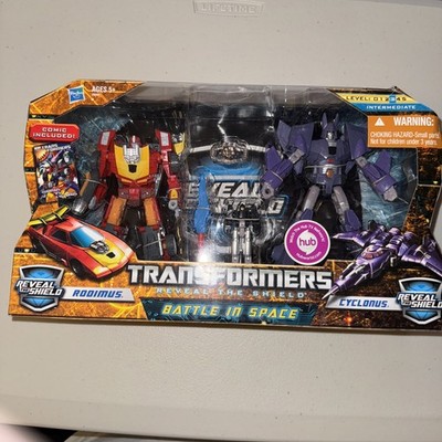  Transformers Reveal the Shield - Rodimus Vs. Cyclonus - Battle In Space