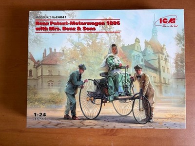 ICM  24041 Benz Patent-Motorwagen 1886 with Mrs.Benz & Sons
