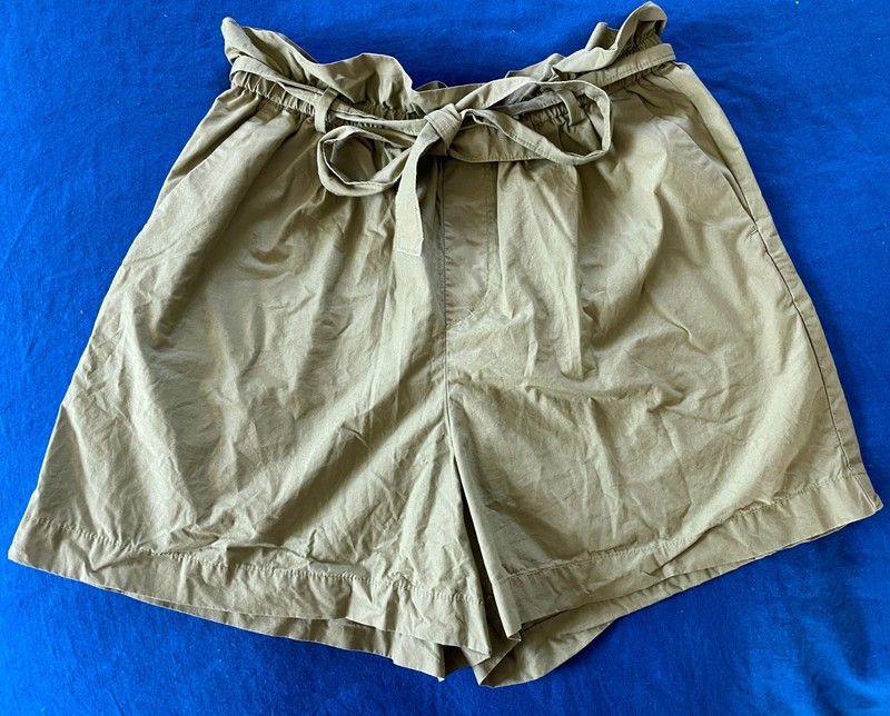 Uniqulo Linen Blend High Rise Paper Bag Waist Shorts Green Women’s M